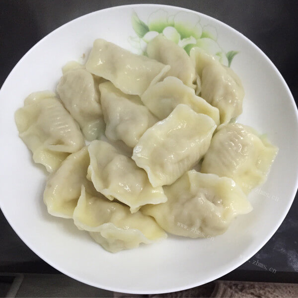 美味的藕馅水饺