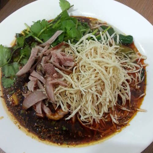 家常葱油鸡丝拌面