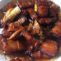 美味的红烧肉烧笋做法图解7)