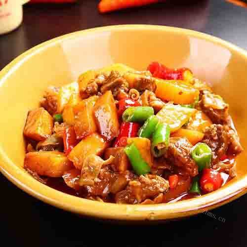 好吃的牛肉土豆的做法 