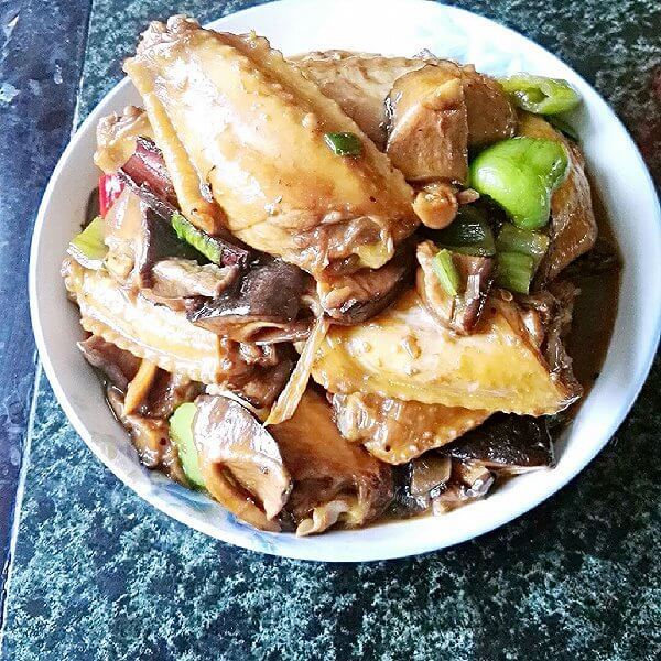 美味香菇焖鸡翅
