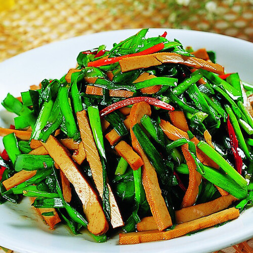 美味的韭菜苔炒肉丝