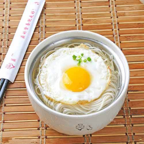 美味蒜苔鸡蛋面