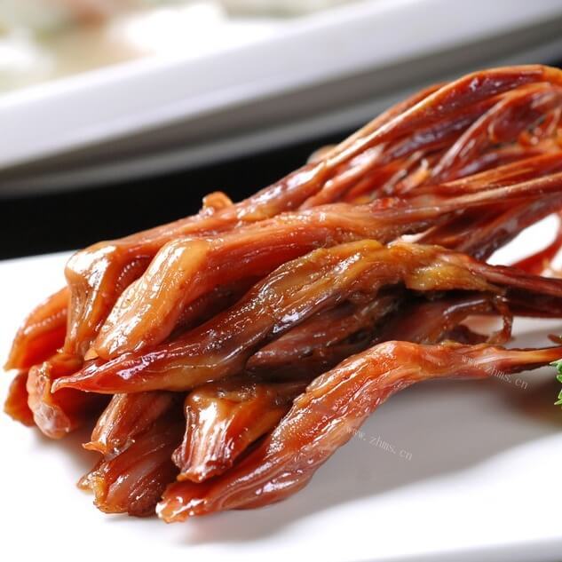 卤香美味的酱香鸭舌