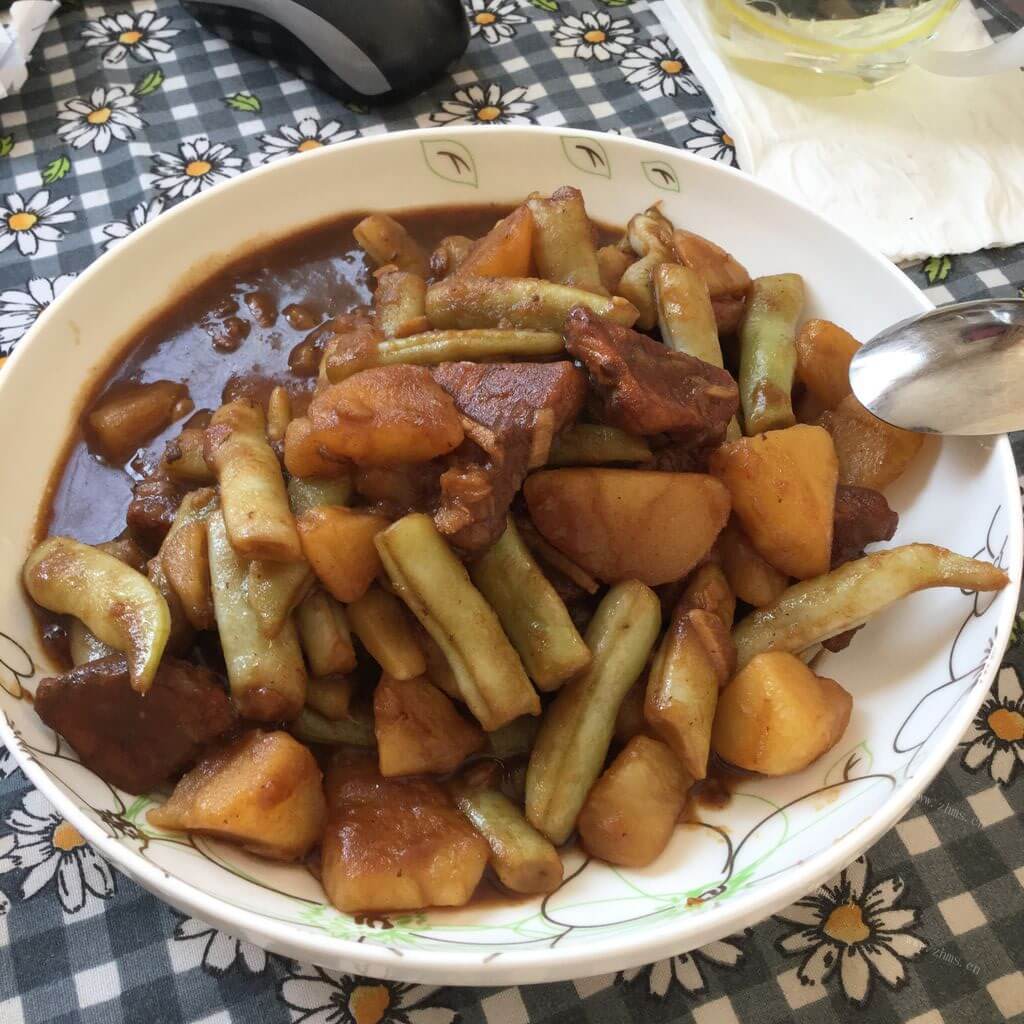 美味的鸡肉炖豆角 