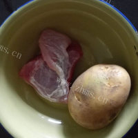 健康养生的土豆蘑菇廋肉汤的做法图解一