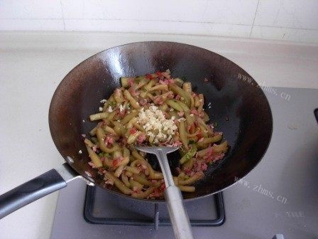 美味的培根蒜香茄子 做法图解6)