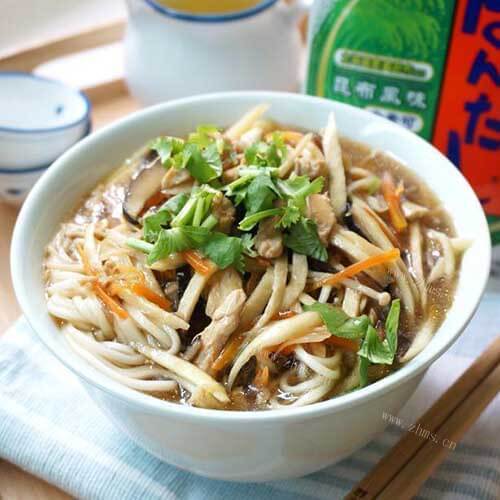 家常香菇鸡丝拌面