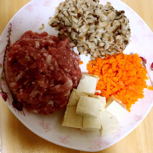 羊肉胡萝卜包子馅的做法