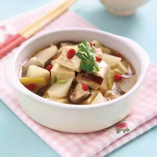 好吃的山药炖鸭肉 