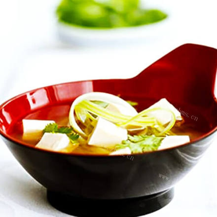 美味的豆腐青菜汤