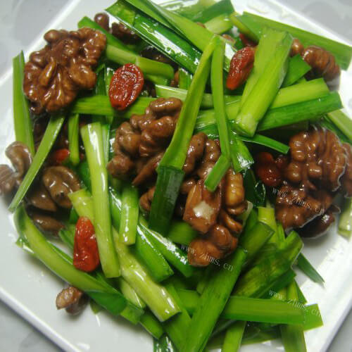 美味韭菜炒核桃仁