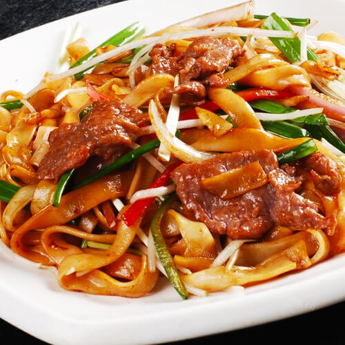 自制牛肉炒河粉的做法 
