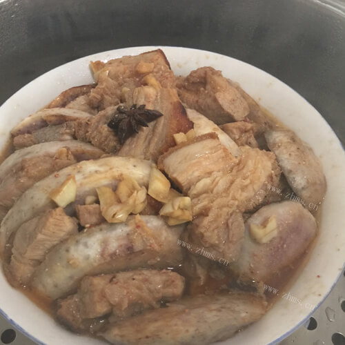 好吃的芋头焖猪肉的做法