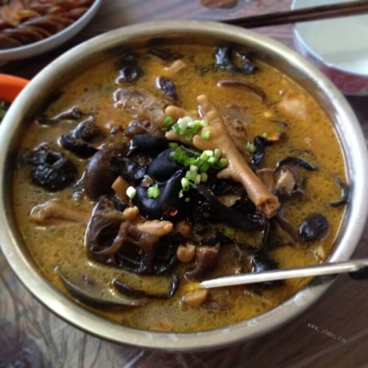 好吃的鸡肉炖木耳