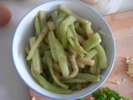 美味的培根蒜香茄子 做法图解4)