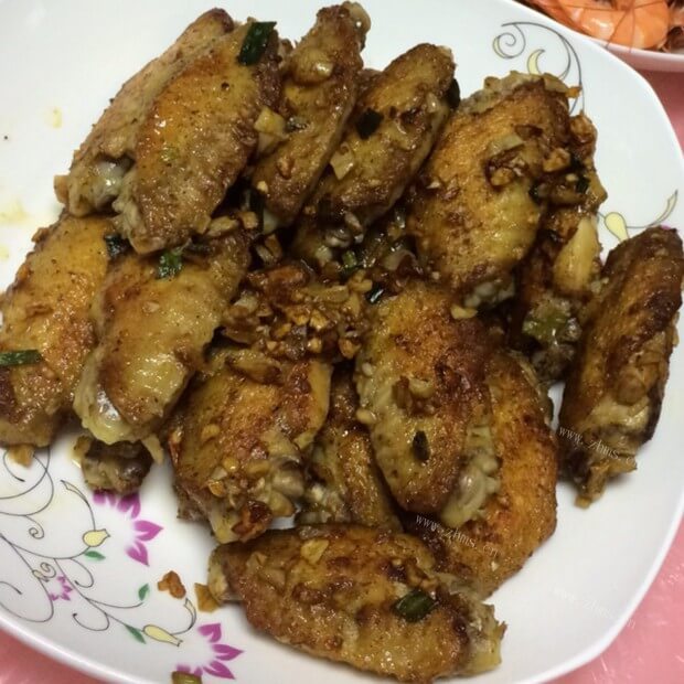 美味的蒜蓉鸡翅 