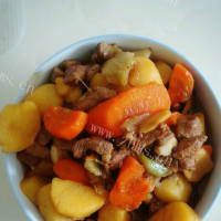 美味的土豆炖猪肉的做法