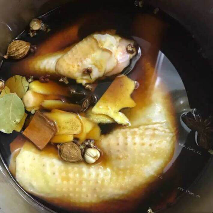 美味的砂锅炖鸡腿的做法