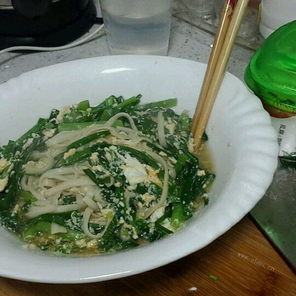 美味韭菜鸡蛋面