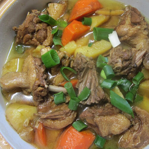 美味的土豆炒鸭肉