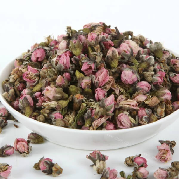美味的桃花茶