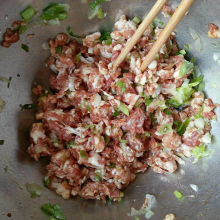 虾仁猪肉馄饨馅的做法