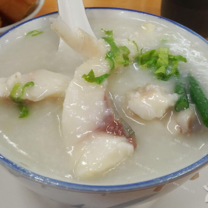 可口美味的鱼腩粥
