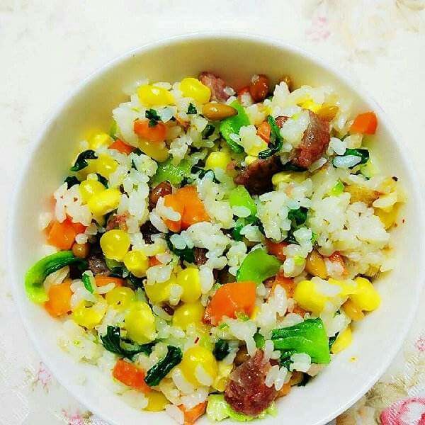 可口的鸡丝炒饭