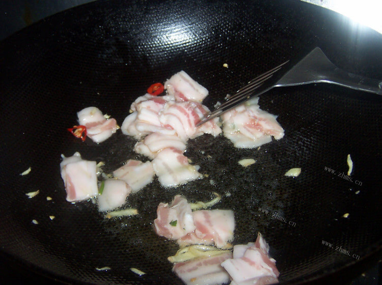 美味的蘑菇炒肉的做法做法图解8)