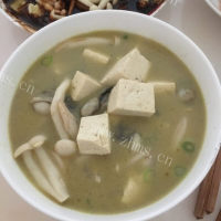 美味的海蛎子豆腐汤