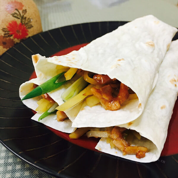 美味的孜然羊肉卷饼