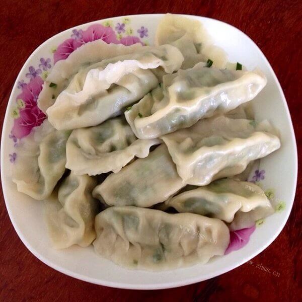 美味的鸡肉虾仁饺子