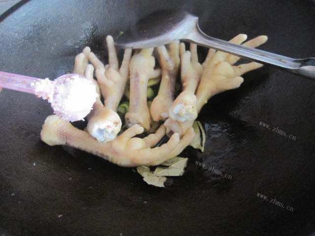 美味的腐乳酱凤爪做法图解7)