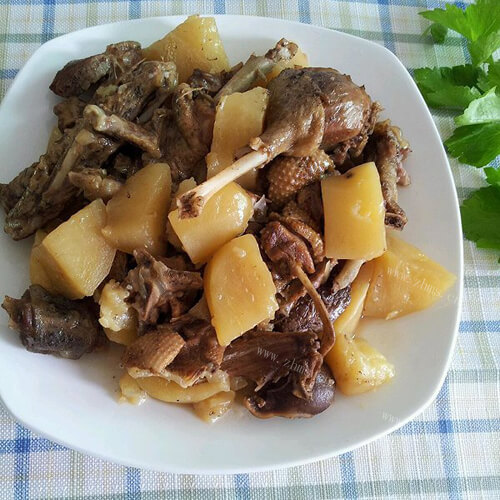 好吃的土豆烧鸭腿的做法