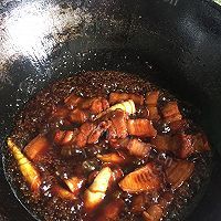 美味的红烧肉烧笋做法图解6)