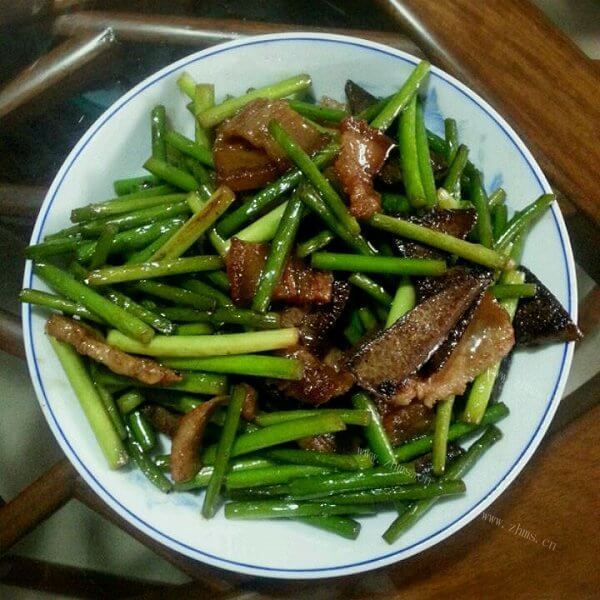 家常蒜苔排骨