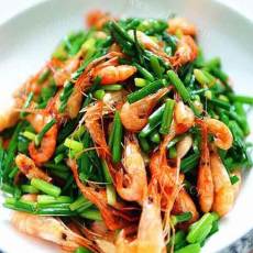 美味的河虾炒韭菜