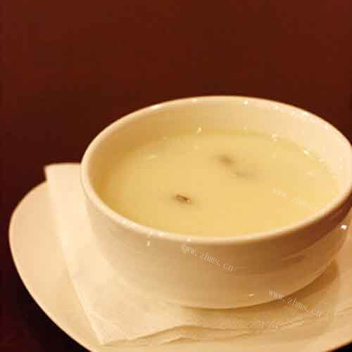 美味的鸡丝蘑菇汤