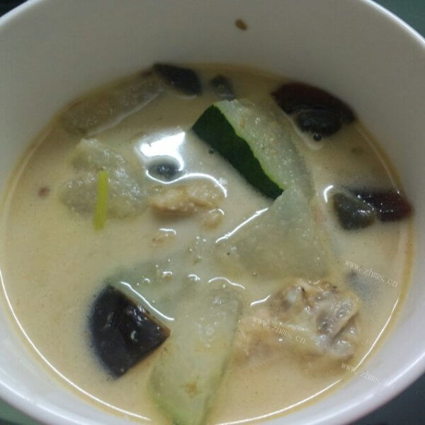 鲜美的冬瓜炖鸡肉