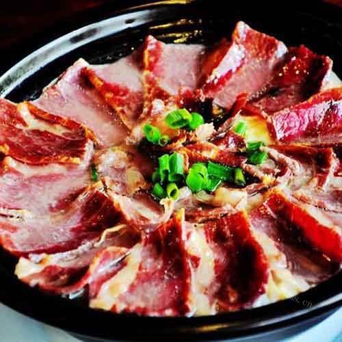 美味的火腿蒸豆腐