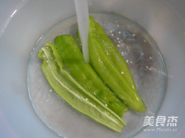家常尖椒炒海味鲜做法图解2)