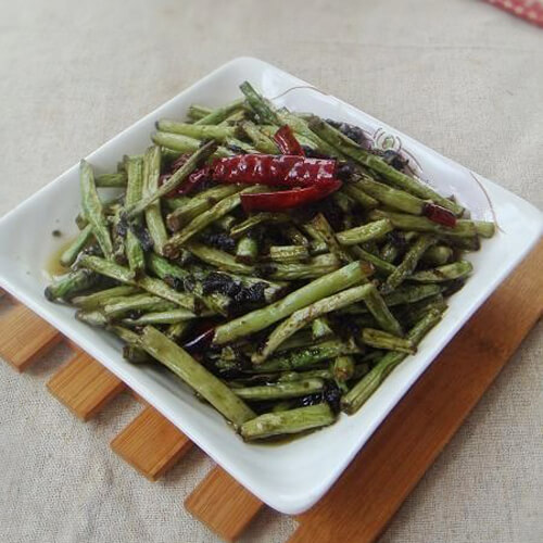 香喷喷的橄榄菜炒豇豆