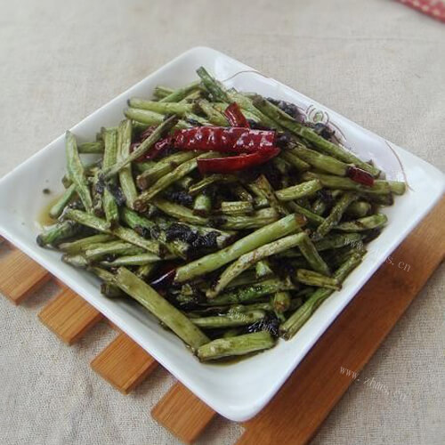 香喷喷的橄榄菜炒豇豆
