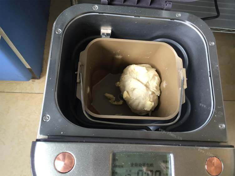 好吃的椰香花型面包做法图解2)
