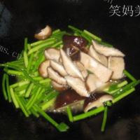 美味的香菇蒜苔的做法图解五