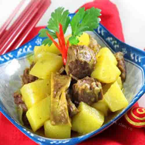 鲜美咖喱牛肉土豆的做法