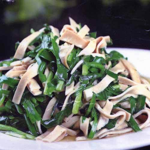 美味的韭菜炒豆腐皮