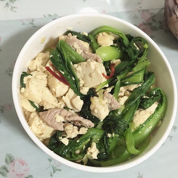 简单的猪肉炖豆腐的做法