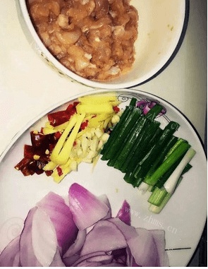 色香味俱全的豇豆茄子煲做法图解2)